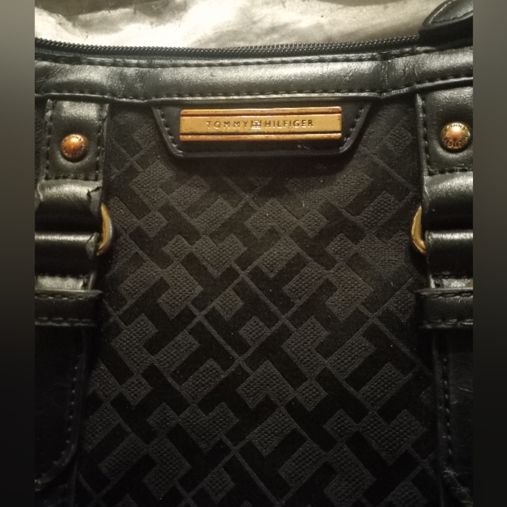 Tommy Hilfiger shoulder purse.